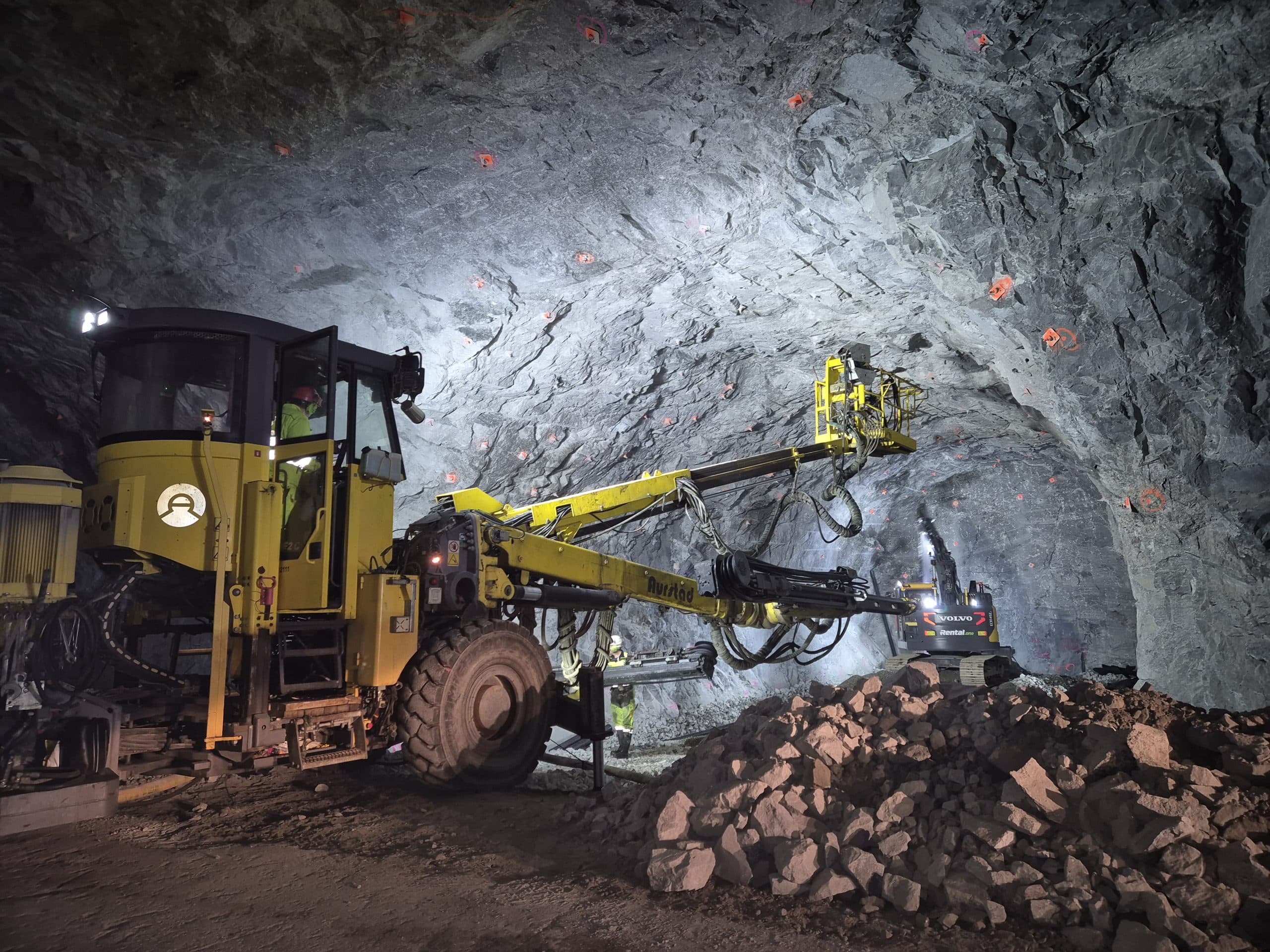 Vi søkjer etter erfarne tunneldrivarar 1
